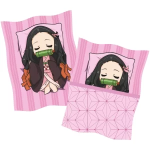 Cojín de Nezuko en estilo chibi con diseño rosa inspirado en Demon Slayer.