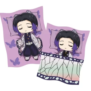 Cojín de Shinobu Kocho en estilo chibi con diseño morado inspirado en Demon Slayer.