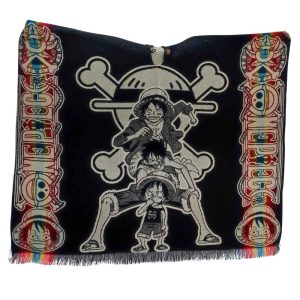 Poncho One Piece con diseño de Luffy en tres fases y el logo del sombrero de paja.
