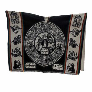 Poncho Star Wars con diseño de Darth Vader, Yoda, Mandalorian y más personajes.