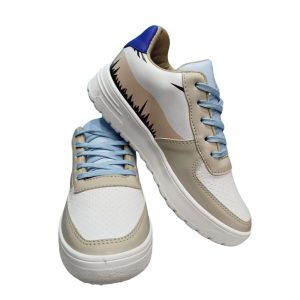 Zapatillas inspiradas en Inosuke de Demon Slayer, con diseño beige y blanco