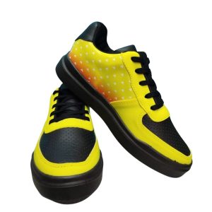 Zapatillas inspiradas en Zenitsu de Demon Slayer, con diseño amarillo y negro